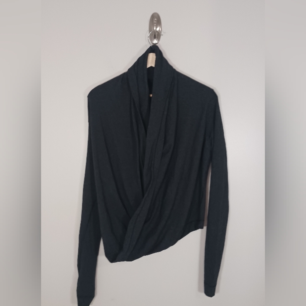 Lululemon Athletica Gray Drape Front Cropped Pullover‎ Athletic Top Size 6